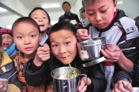 湖南教育廳官員：3元營養(yǎng)補學生只吃到2.25元